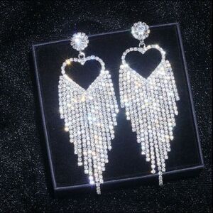 NWT Gorgeous Crystal Heart Earrings